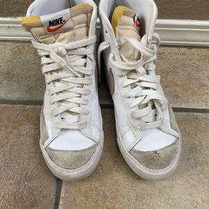 Nike Blazers White and light pink High-Top Sneakers with light pink Logo